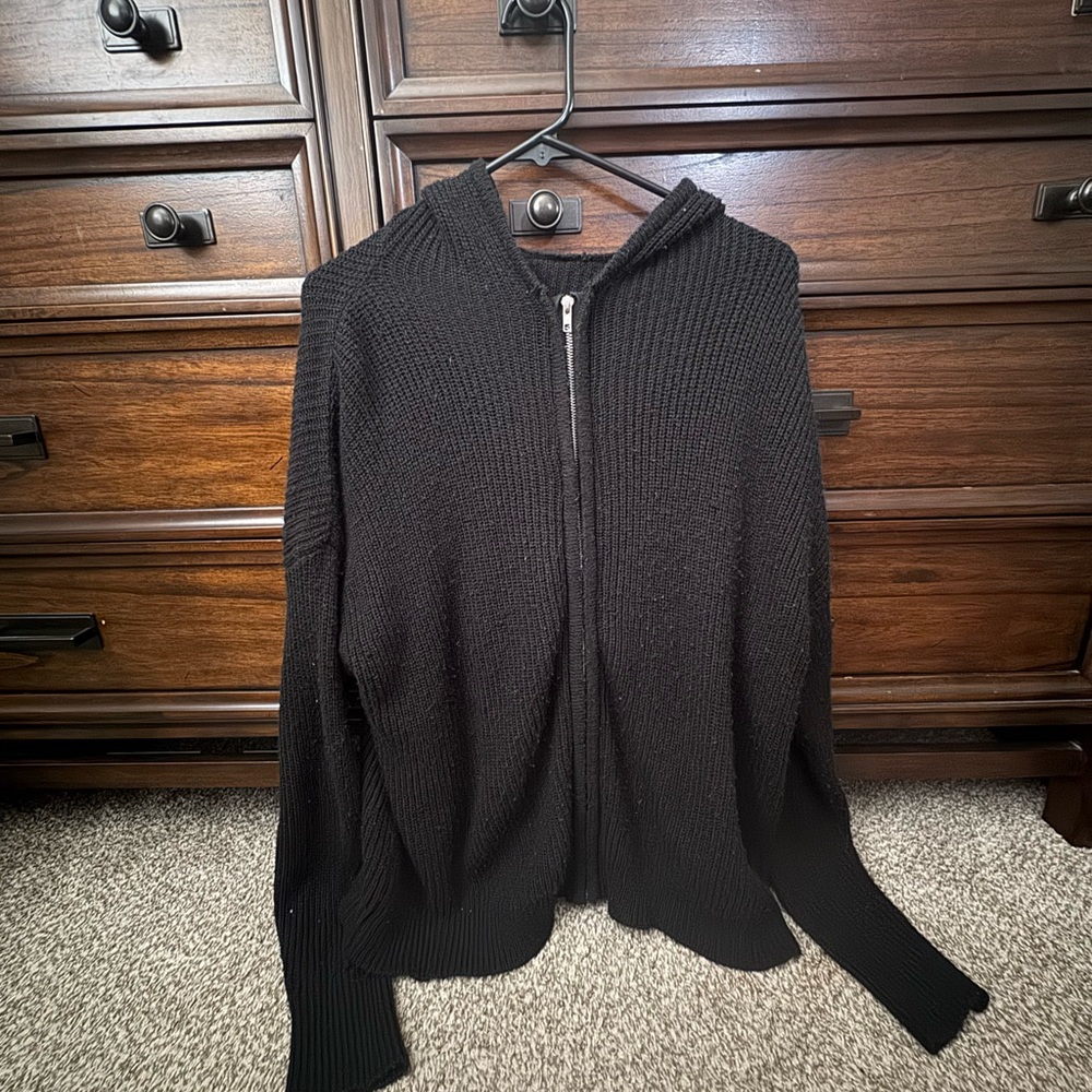 Women’s Black Zipper Sweater
